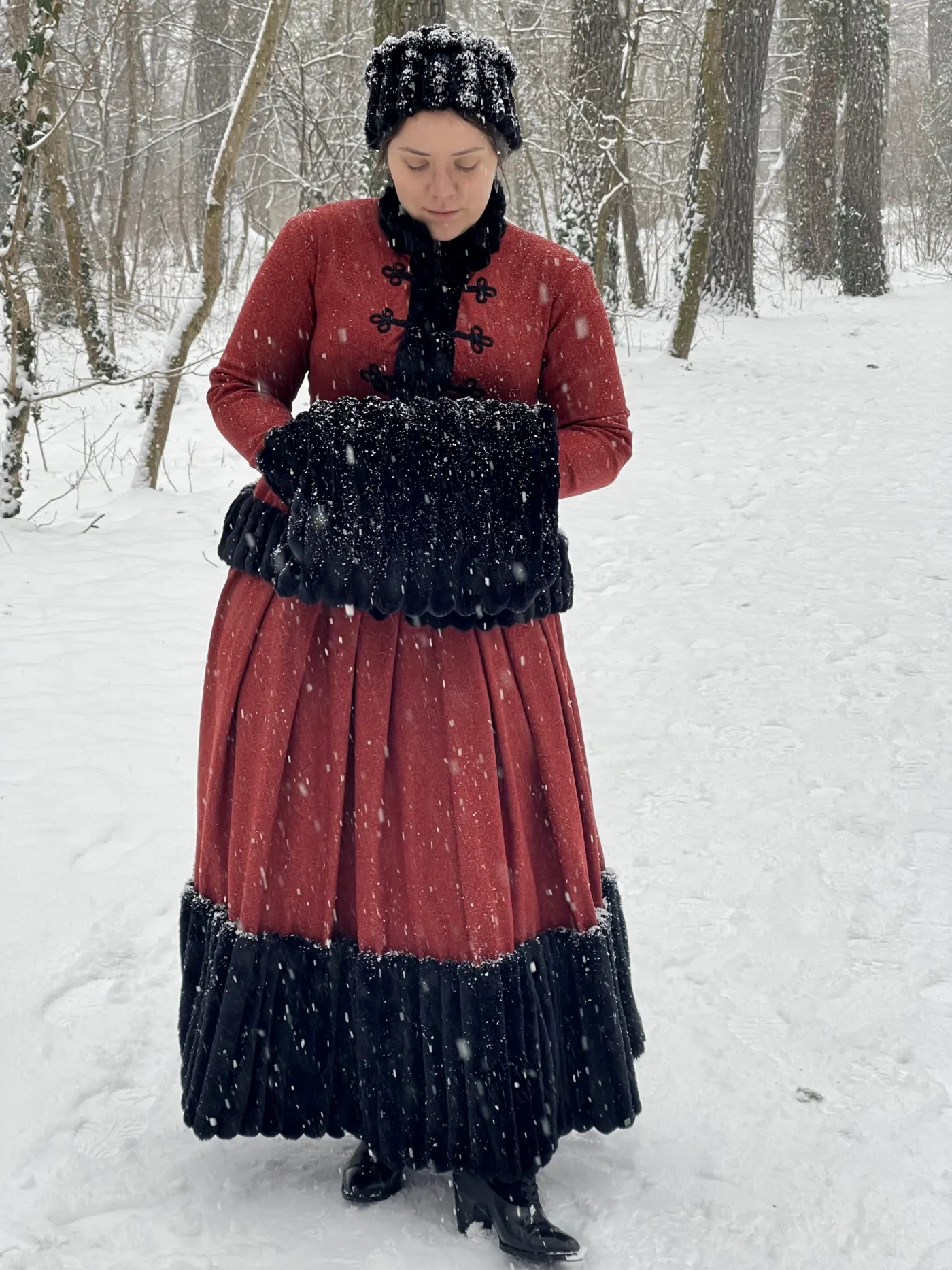 Crinoline – Raumgreifende Silhouetten
